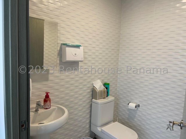 Spectacular Fully Furnished Office